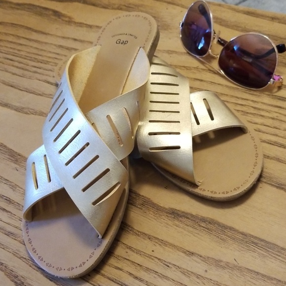 GAP Shoes - Gap> Gold Slide Sandals 8W Excellent Condition. GAP Shoes - Gap> Gold Slide Sandals 8W Excellent Condition.